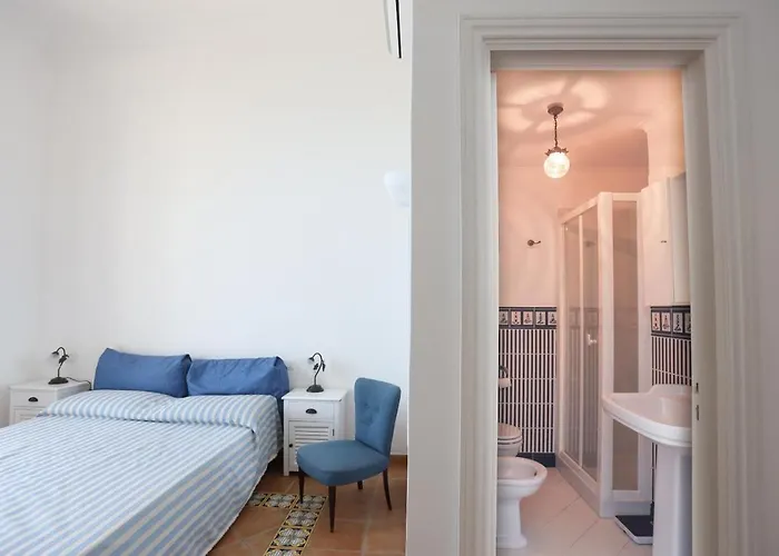 Casa Di Charme Panoramica A Sulla Spiaggia. * Capri