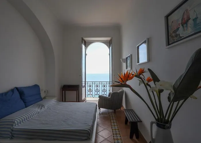 Casa Di Charme Panoramica A Sulla Spiaggia. Appartamento Capri
