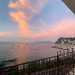 Casa Di Charme Panoramica A Sulla Spiaggia. Apartamento Capri