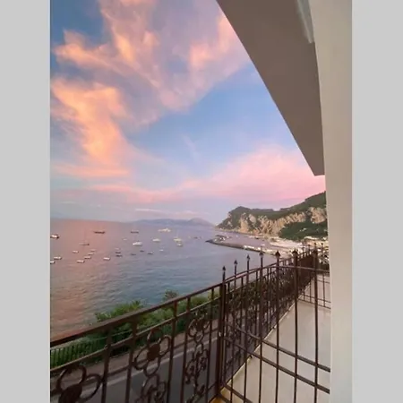 Casa Di Charme Panoramica A Sulla Spiaggia. Apartmán