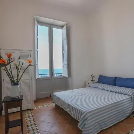 Casa Di Charme Panoramica A Sulla Spiaggia. * Capri