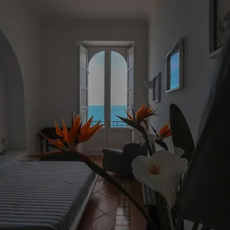 Casa Di Charme Panoramica A Sulla Spiaggia. شقة *