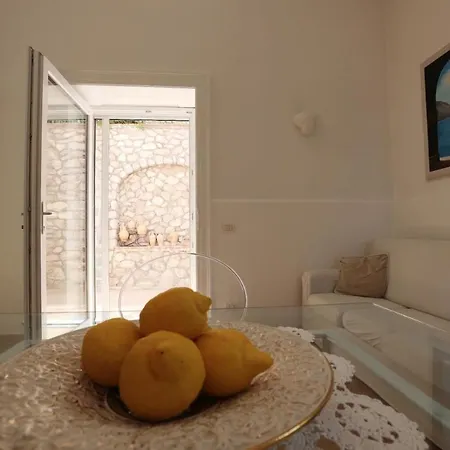 Casa Di Charme Panoramica A Sulla Spiaggia. Apartmán Capri